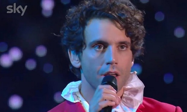 Mika a X Factor 13, serata movimentata: i “suggerimenti ai giudici” e la discussione con Sfera Ebbasta