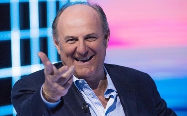 Gerry Scotti commenta Adrian: “La piacevolezza provata in studio, a casa non è arrivata” (e scherza sui comunicati di Scheri)