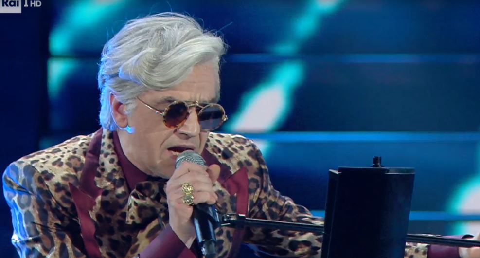 Sanremo 2020, esibizione interrotta, Morgan inizia a cantare e cambia il testo: Bugo abbandona il palco e se ne va (video)