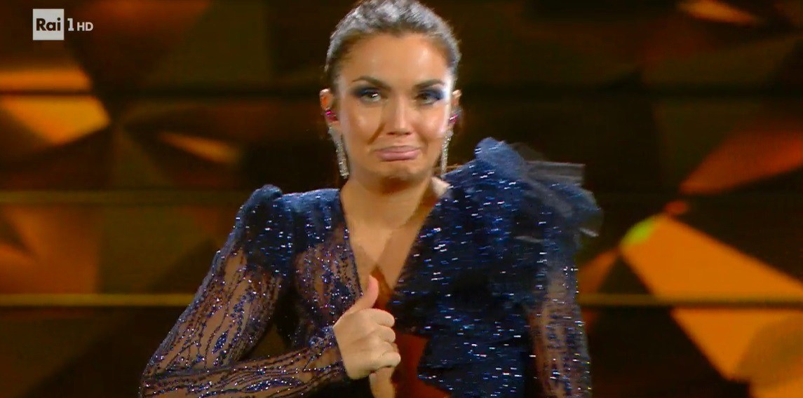 Elettra Lamborghini incidente sexy a Sanremo 2020