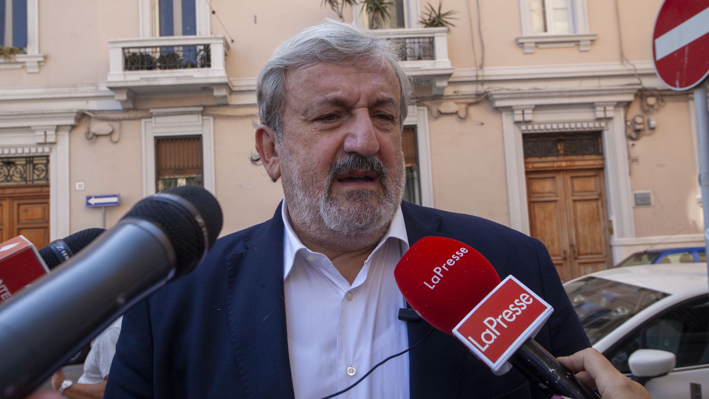 Scuole chiuse in Puglia, Emiliano: “Abbiamo dovuto prendere una decisione difficile”