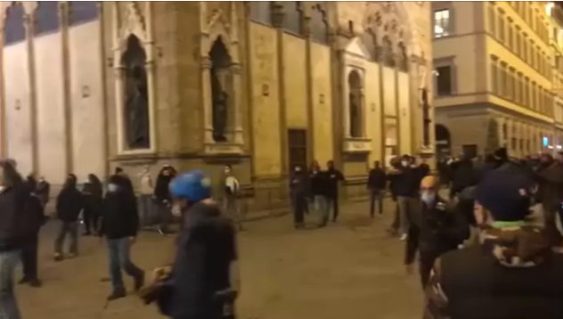 Scontri a Firenze tra polizia e corteo di una manifestazione non autorizzata
