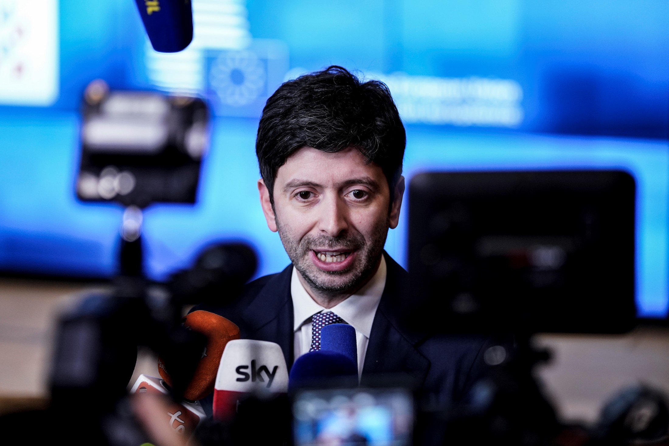 Speranza: “Nuove misure nelle vacanze di Natale per scongiurare la terza ondata”