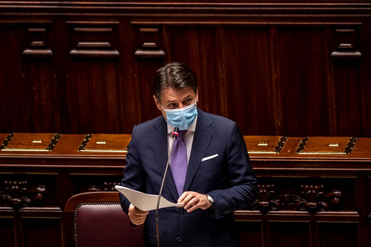 Conte al Parlamento: “Ci saranno restrizioni in tutta Italia più interventi mirati su base territoriale”