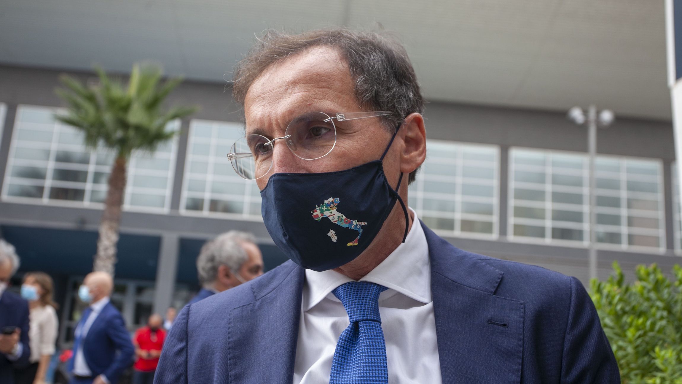 Misure restrittive per Natale, Cdm domani alle 18. Boccia: “Sbaglia chi pensa a cenoni”