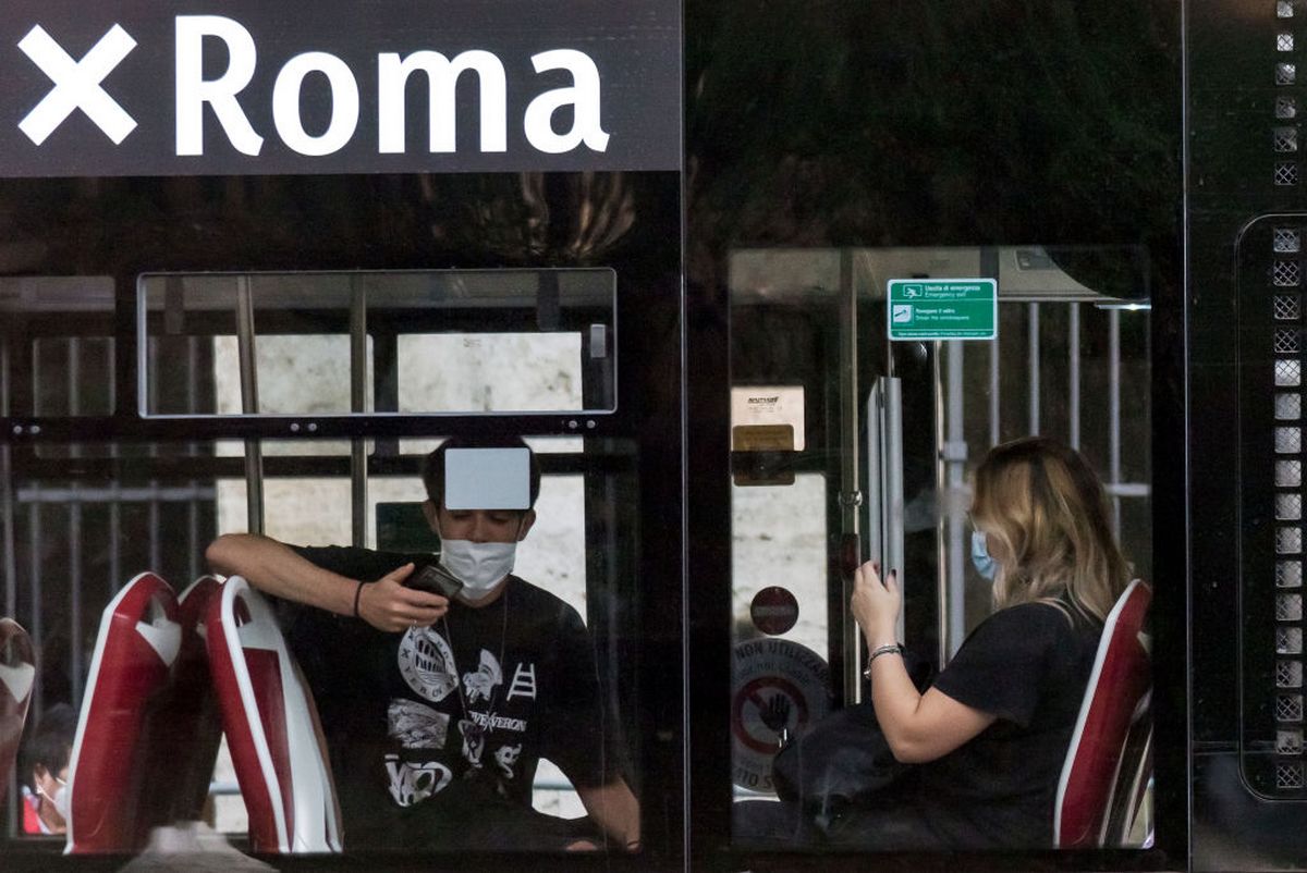 Mezzi pubblici affollati? La proposta di Bertolaso per contenere i contagi