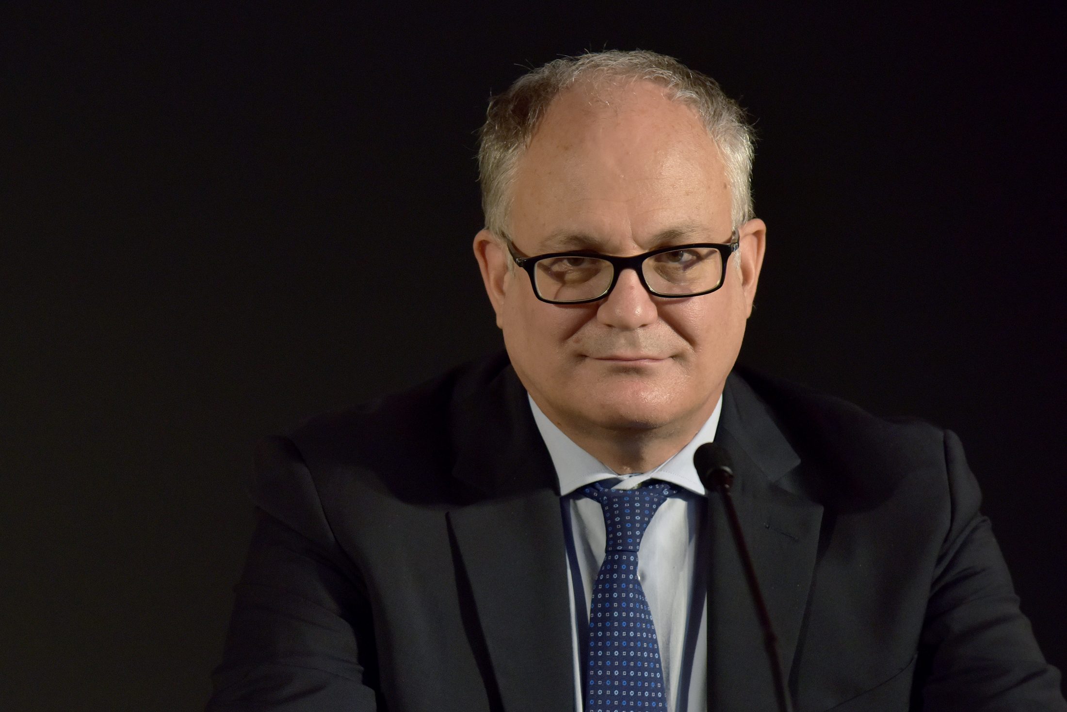 Gualtieri: “La violenza della seconda ondata ha sorpreso tutti, servono misure dolorose per evitare lockdown”