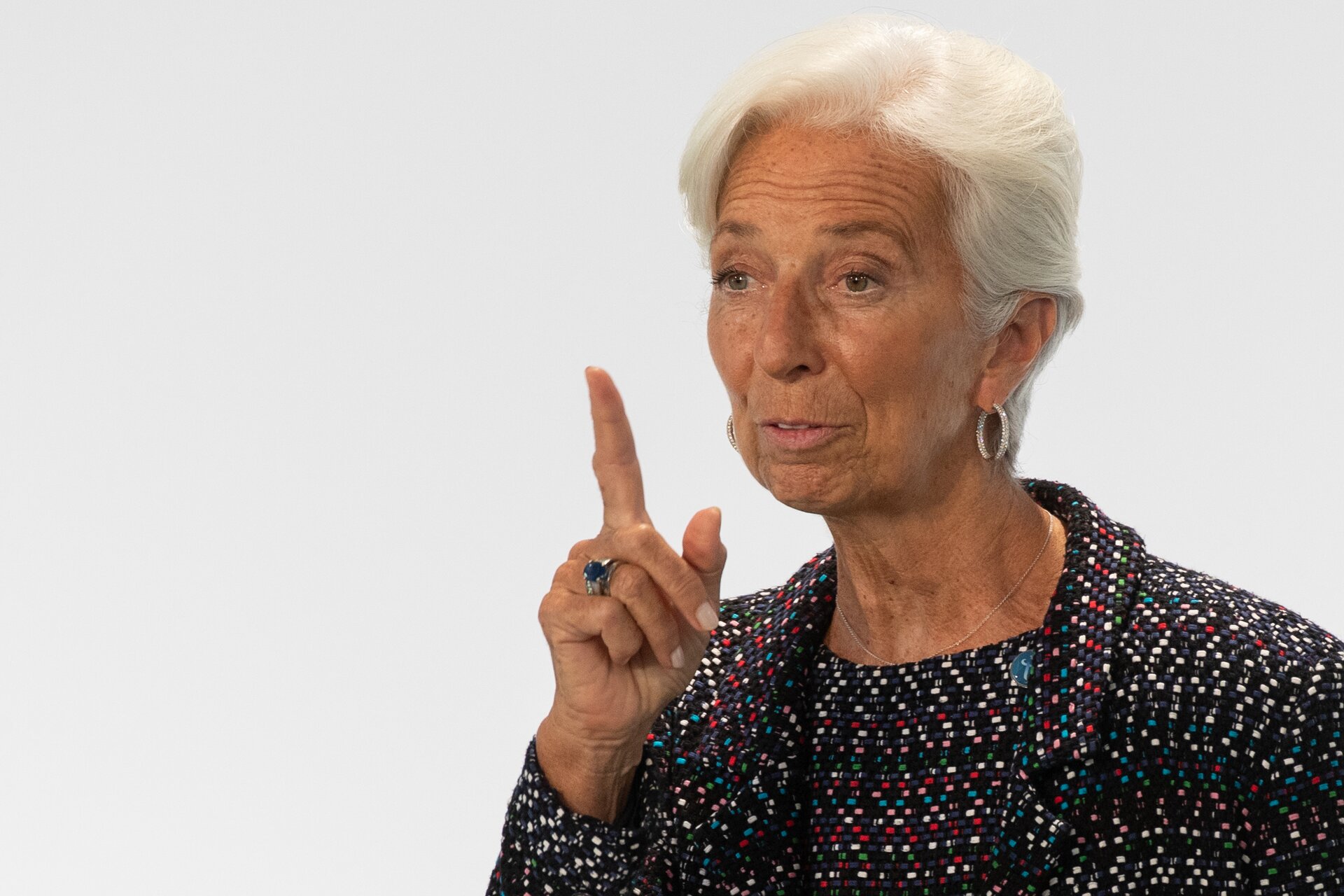 UE, Lagarde: “La seconda ondata colpirà duramente l’economia”