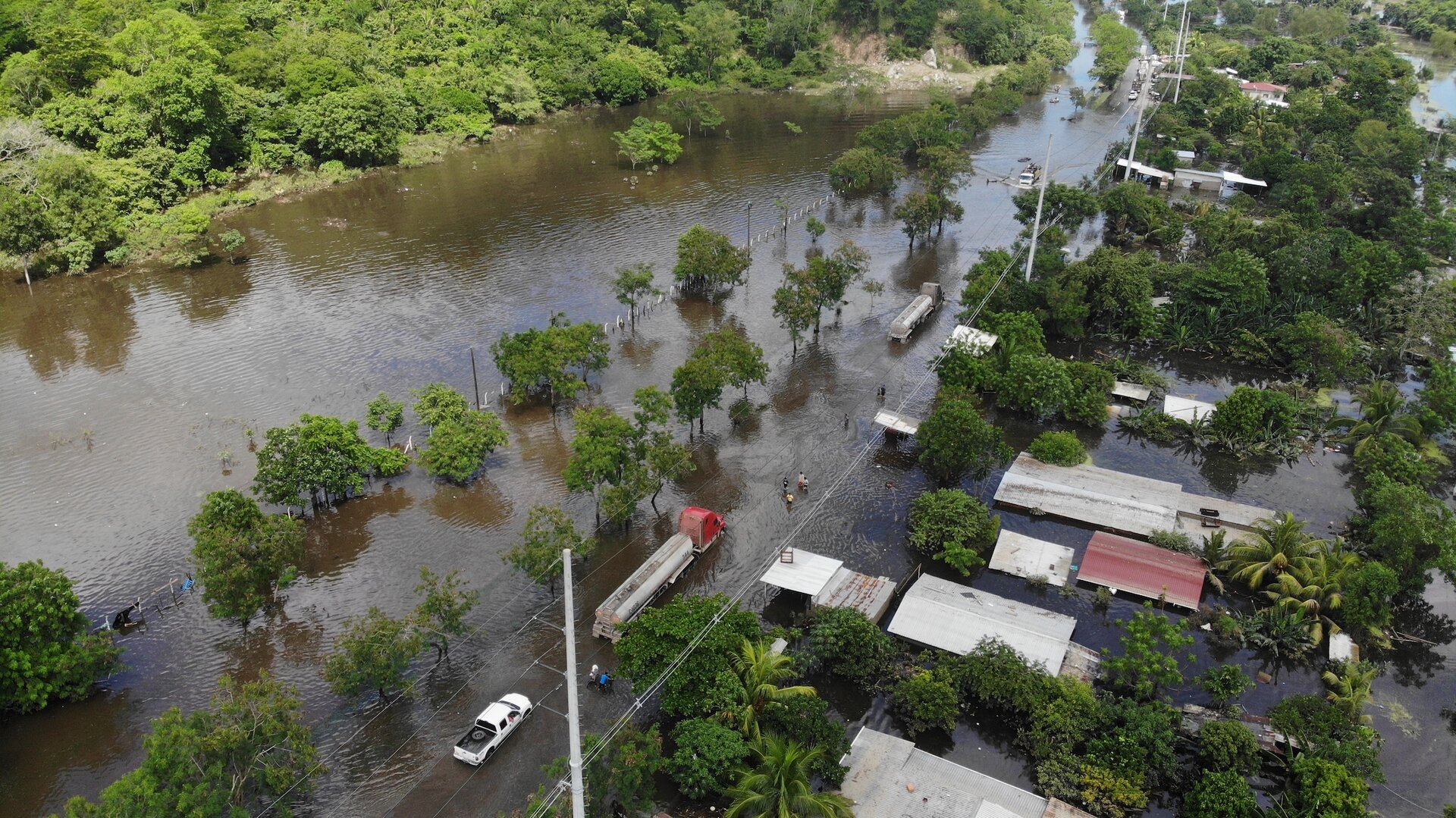 L’uragano Eta arriva in Florida: venti fino a 100 Km orari. Già 200 i morti in America centrale