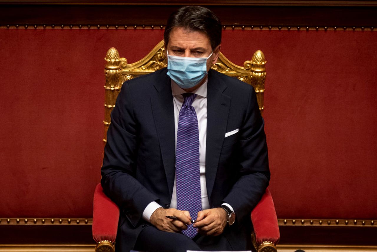 Verifica di maggioranza, M5S da Conte. Renzi: “Se il premier vuole pieni poteri io dico no”