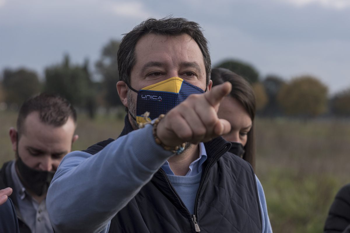 Salvini smentisce dialogo per nuovo governo con M5S, Pd e Renzi