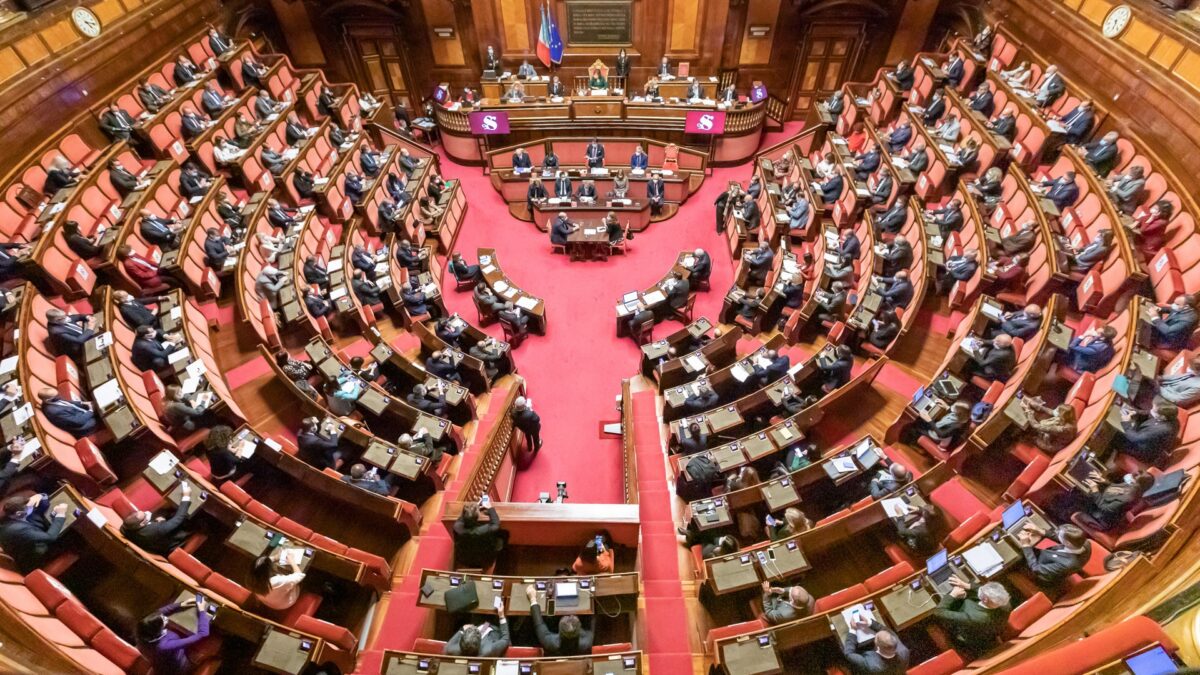 Crisi di governo. Cosa succederà se Conte non avrà la maggioranza assoluta in Senato?