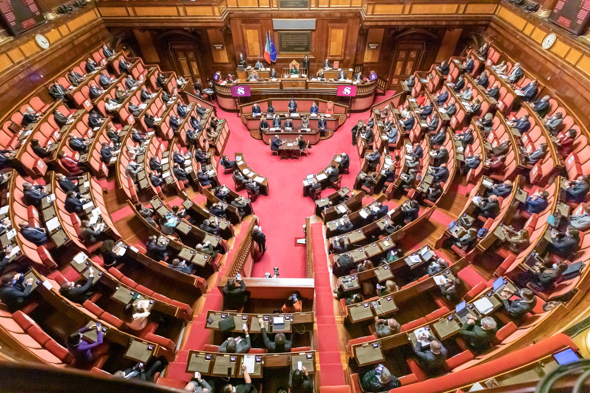 Crisi di governo. Cosa succederà se Conte non avrà la maggioranza assoluta in Senato?