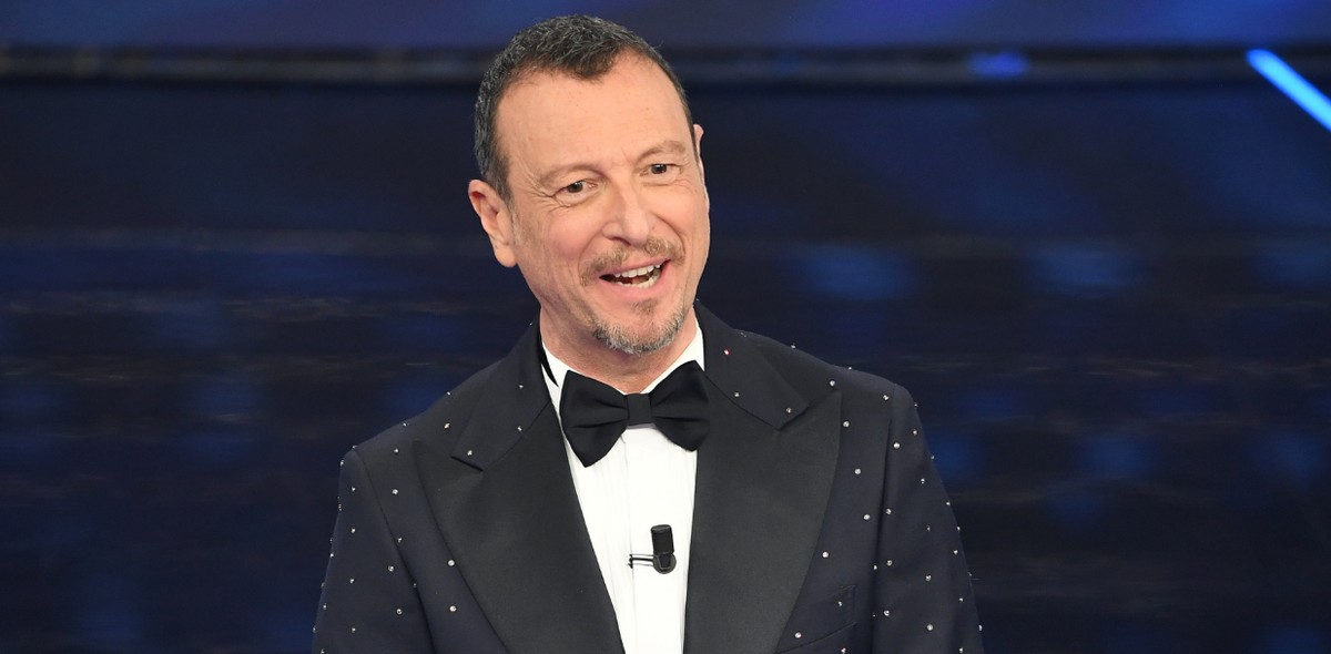 Sanremo 2021, la conferenza stampa con Amadeus: “Sarà Festival difficile, ma dobbiamo sorridere”. E annuncia alcuni ospiti musicali