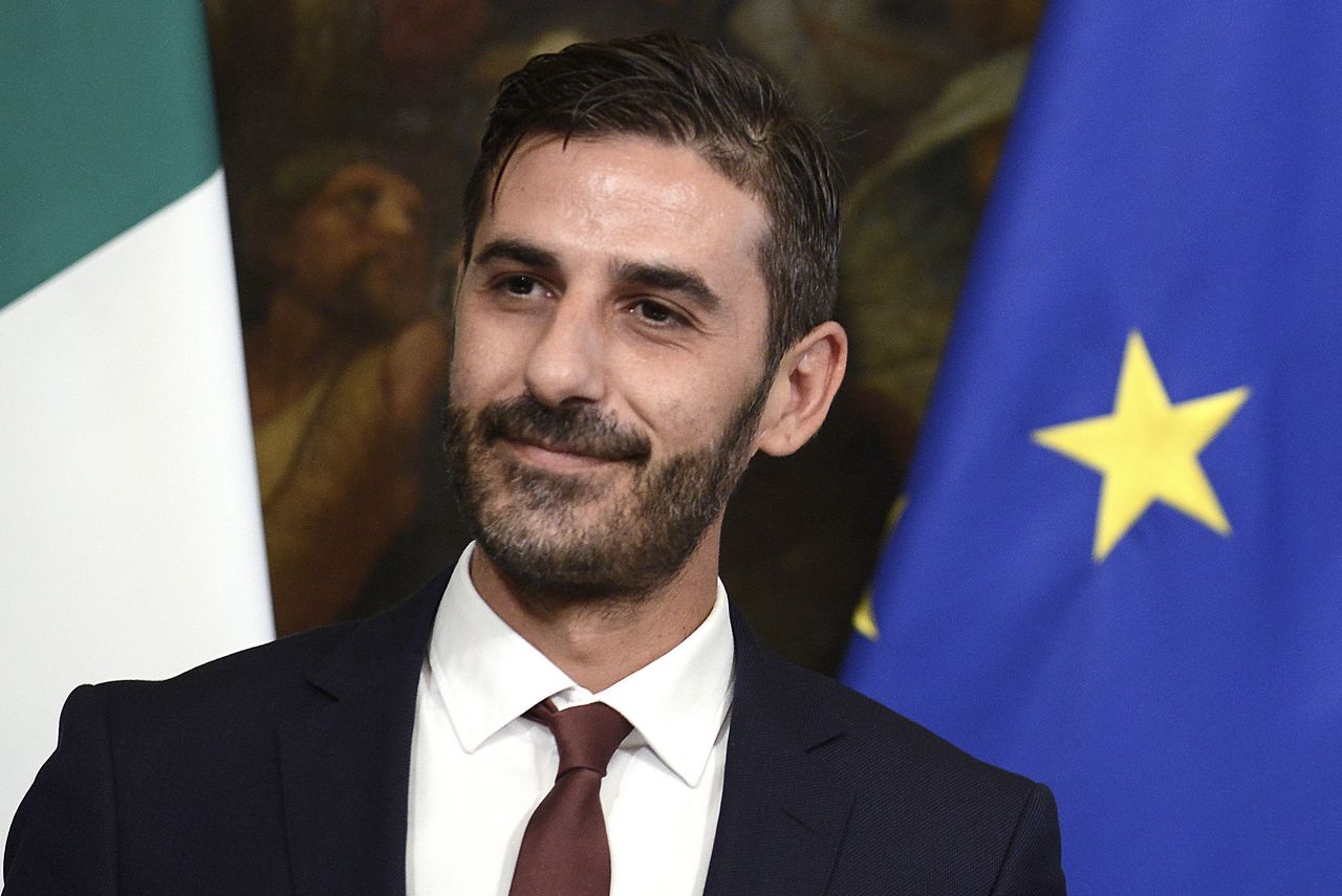 M5S, epurazioni senza sosta: avviso di espulsione a Villarosa e Lezzi