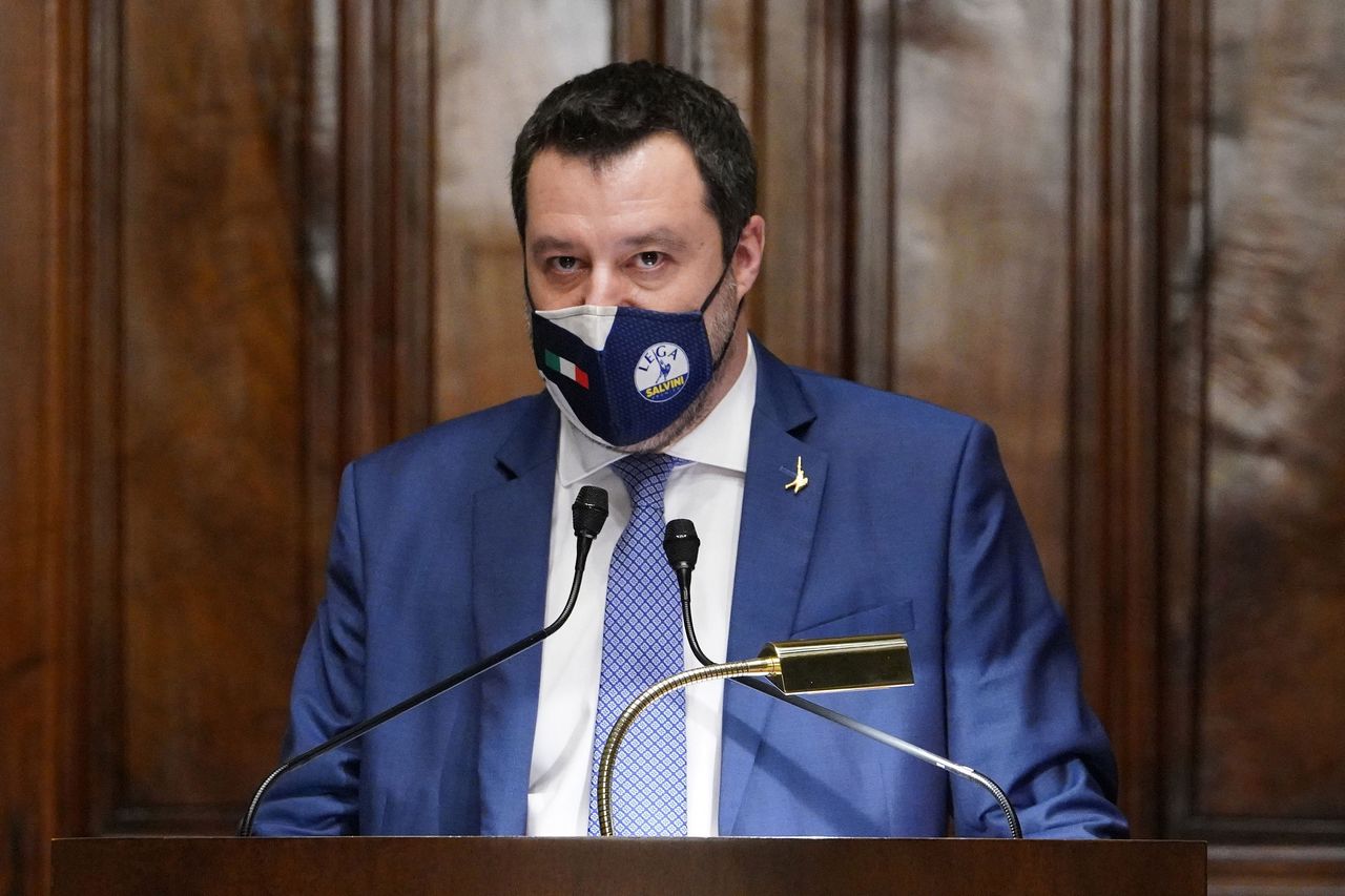 Salvini spinge per la riapertura, Speranza lo stoppa: “Priorità ai vaccini”