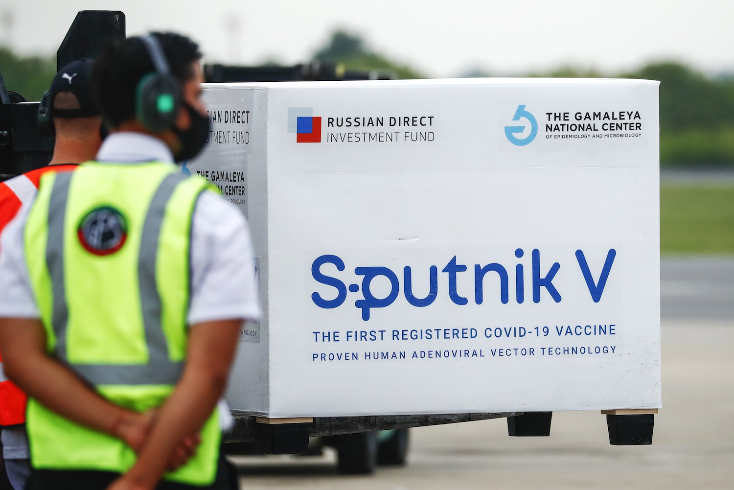 Lombardia e Piemonte vogliono lo Sputnik V. Cosa sappiamo del vaccino russo?