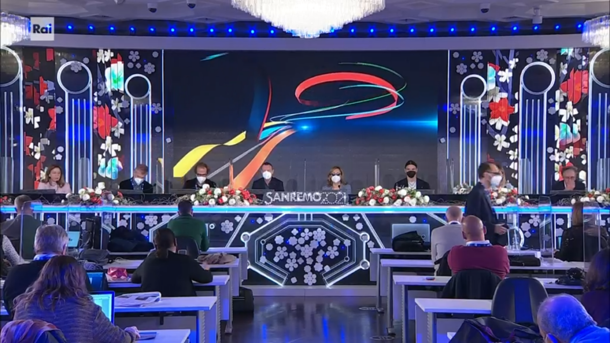 Sanremo 2021, diretta conferenza finale 7 marzo. Salini ad Amadeus: “Valuta un Triplete”