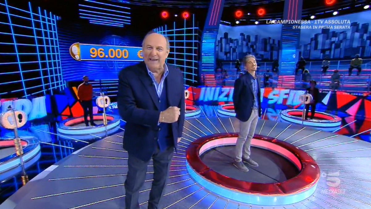 Caduta Libera: si resta in attesa delle novità con un Gerry Scotti “post-COVID” esilarante