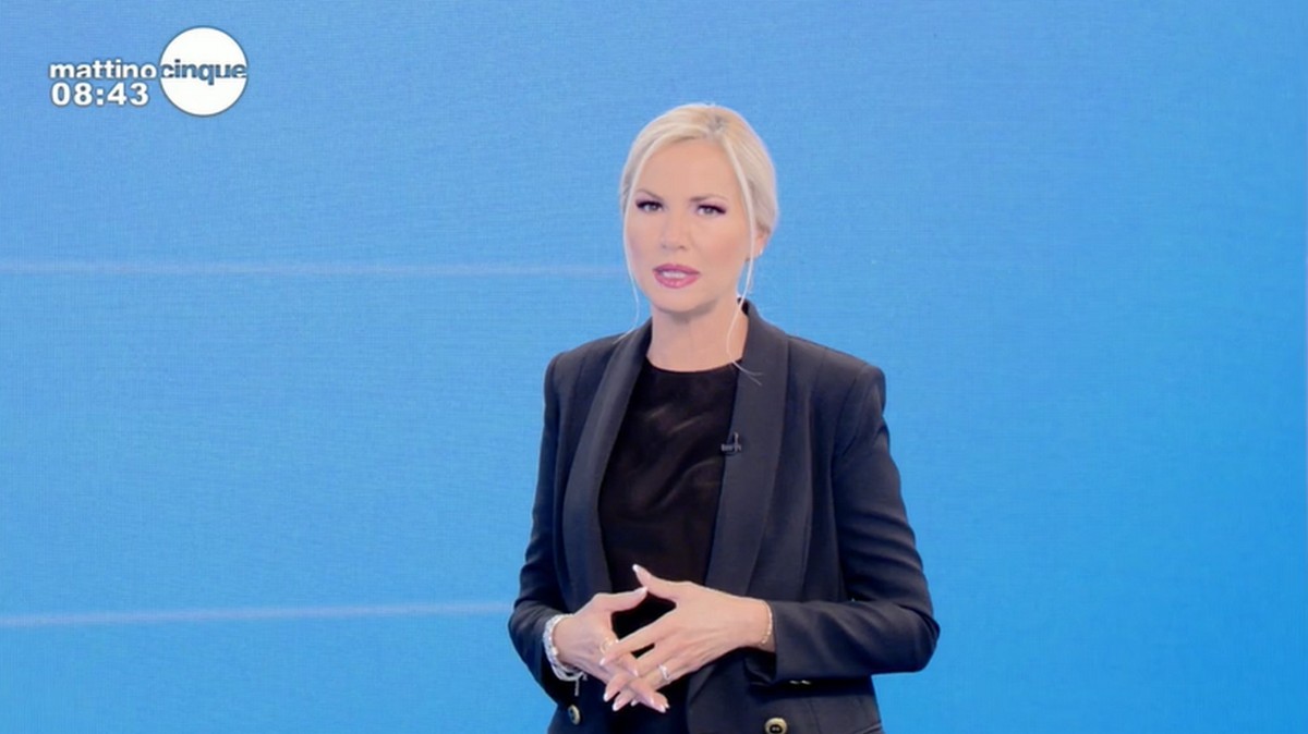 Federica Panicucci, reazione furibonda dopo il rinvio di Mattino Cinque? La conduttrice smentisce: “Stop fake news”