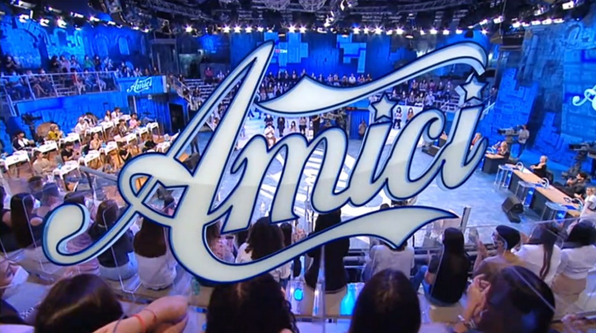 Amici 2021, puntata 11 ottobre: Inder e Flaza con maglie sospese. Ma la cantante polemizza e si sfoga