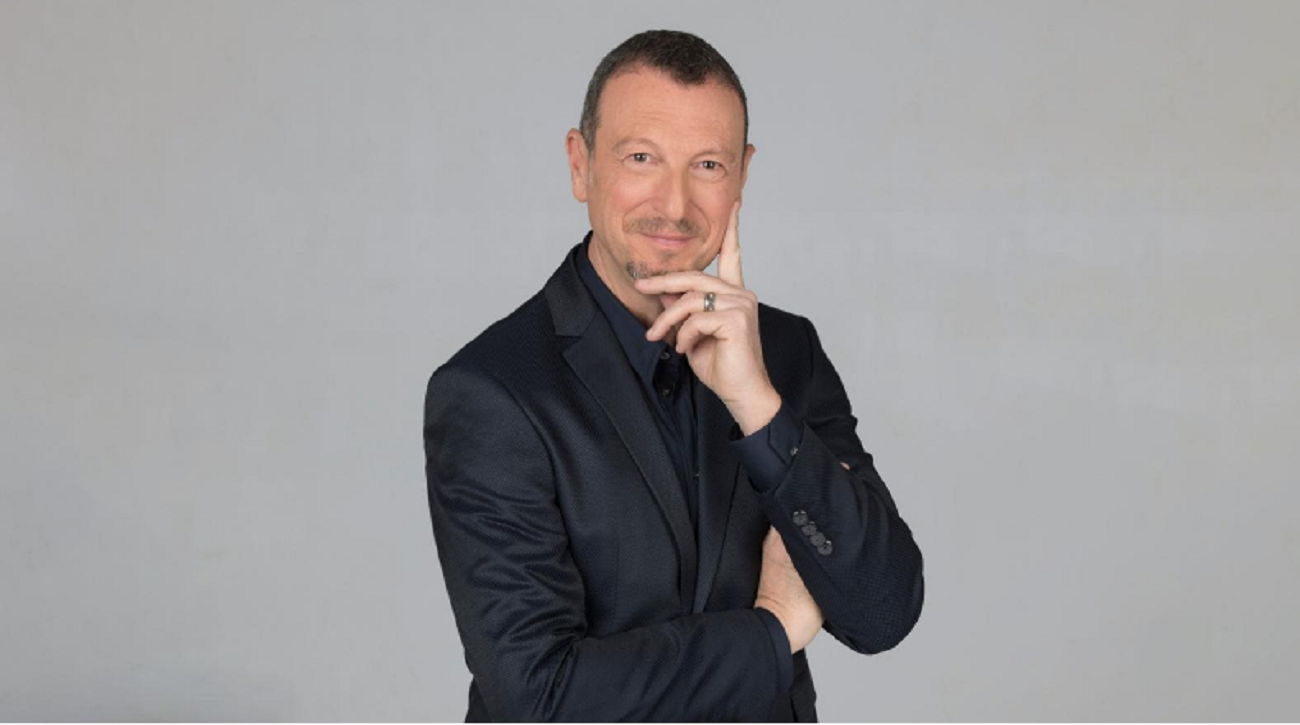 Affari tuoi Formato famiglia: un game show annacquato inadatto al sabato sera di Rai 1
