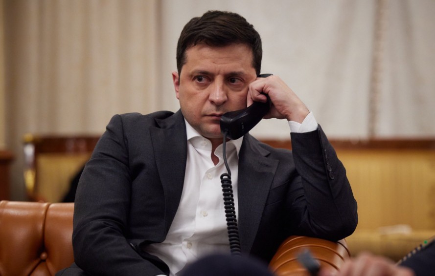 Porta a Porta, Bruno Vespa intervista il presidente ucraino Zelensky