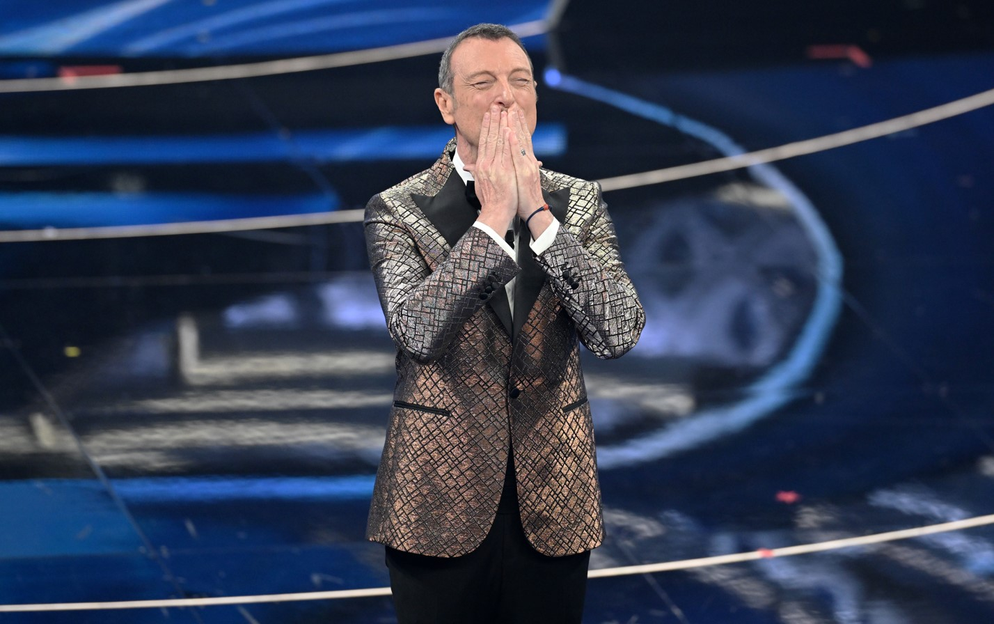 Amadeus replica a TvBlog: “Salmo a Sanremo 2023? Non sarà l’unico cantante italiano under 70”