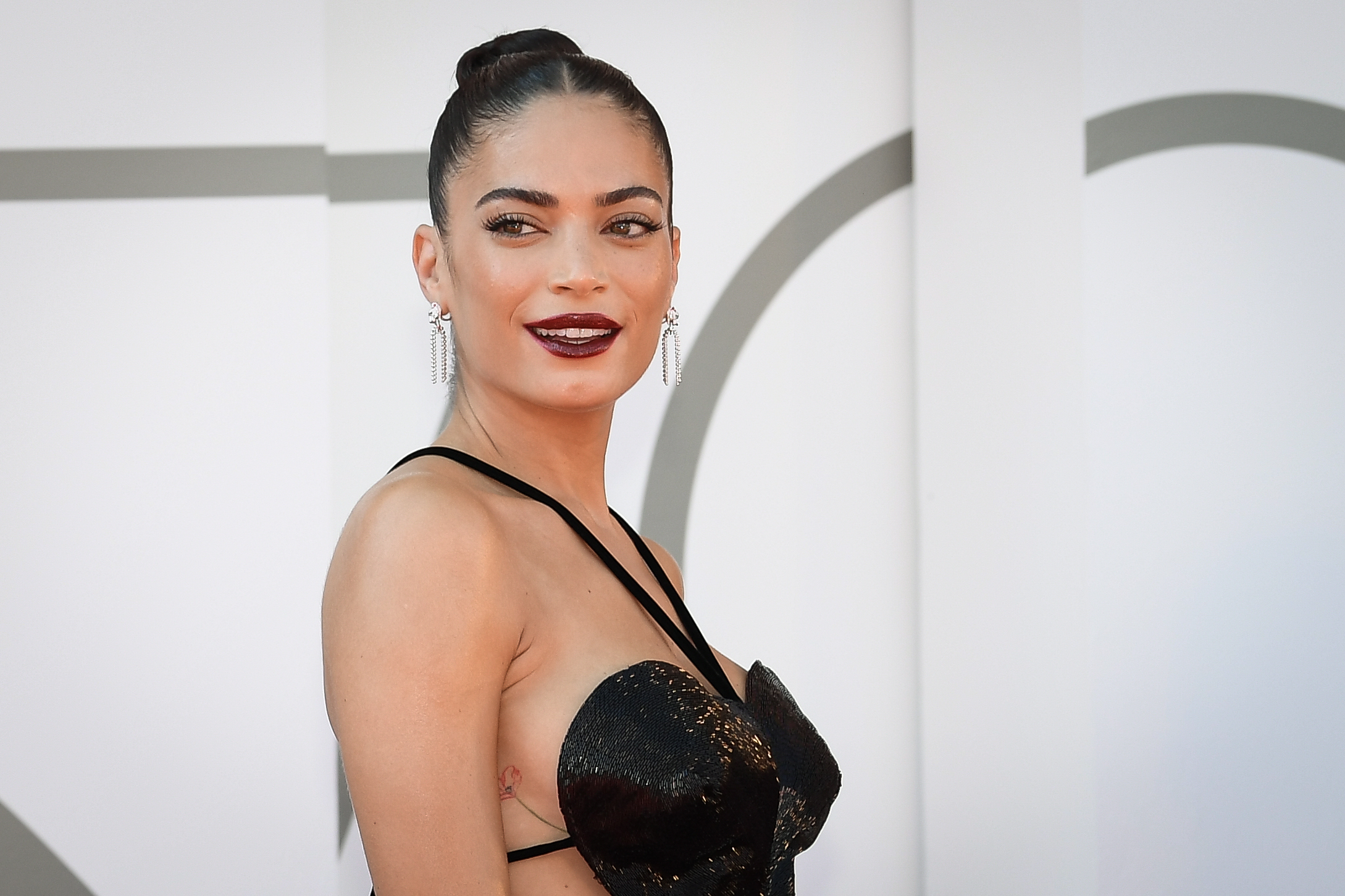 Elodie in gara a Sanremo 2023 con Due