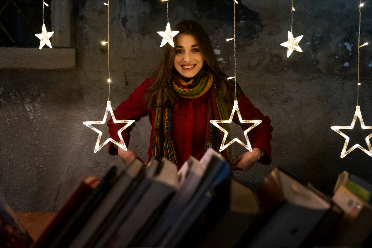 Cosa guardare a Natale su Netflix? Da Odio Il Natale a Emily in Paris 3, i nostri consigli
