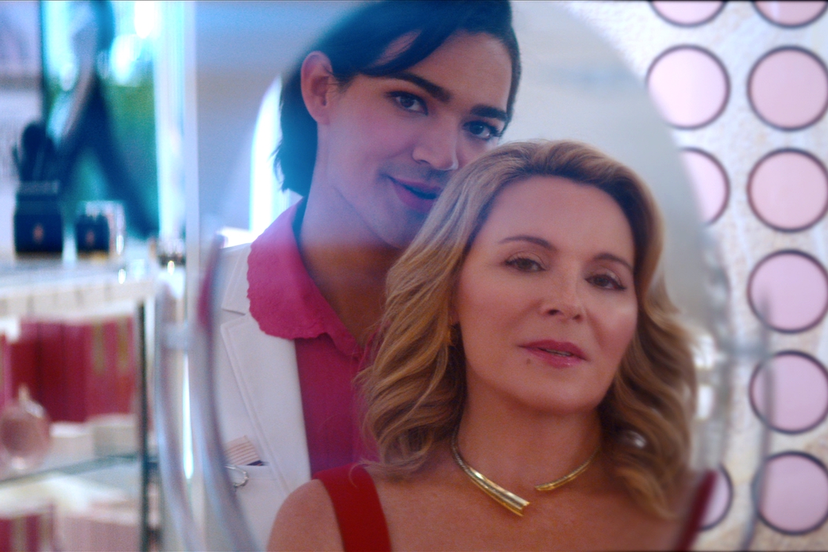 Glamorous, su Netflix una serie inclusiva e queer ma che sa troppo di storie già raccontate dalla tv lineare