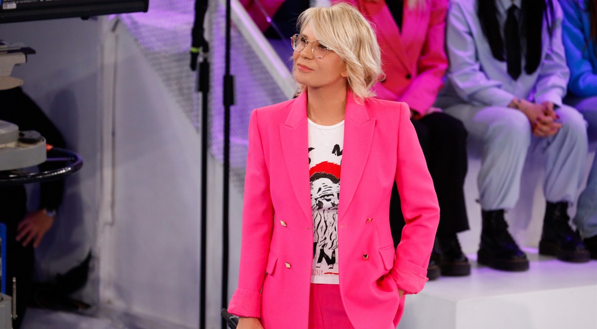 Amici 23, puntata del 17 dicembre 2023: Lil Jolie vince la sfida, Malìa nuovo allievo