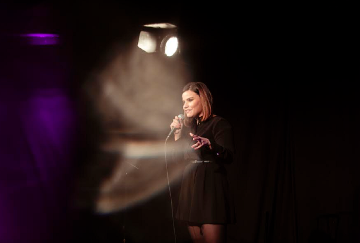 Martina Catuzzi, la stand up comedian a TvBlog: “La battuta su Liliana Segre? Voglio andare da Fabio Fazio. Spero che Salvatore Aranzulla mi contatti in chat”