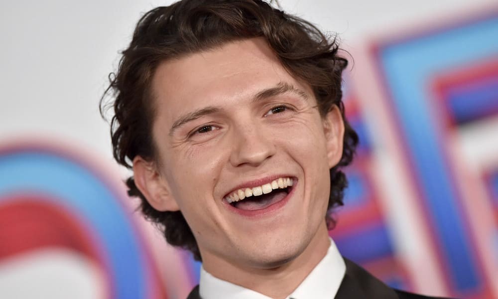 Tom Holland, grave incidente sul set: trasportato d’urgenza in ospedale, le sue condizioni