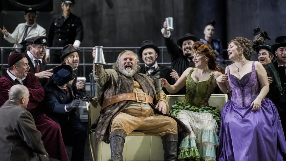 Falstaff al Teatro dell’Opera di Roma, Luca Salsi convince nel ruolo principale